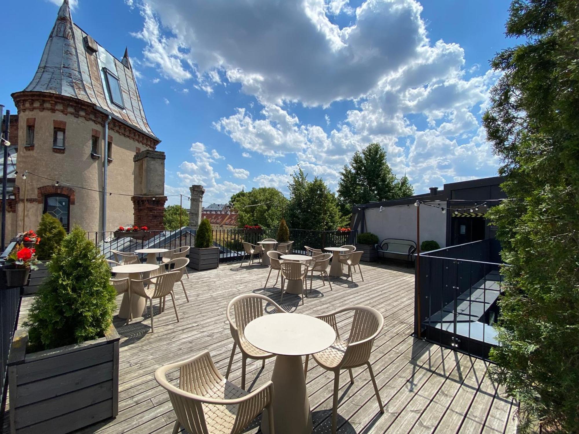 ホテル プルマン リガ オールド タウン エクステリア 写真 The rooftop terrace at the hotel