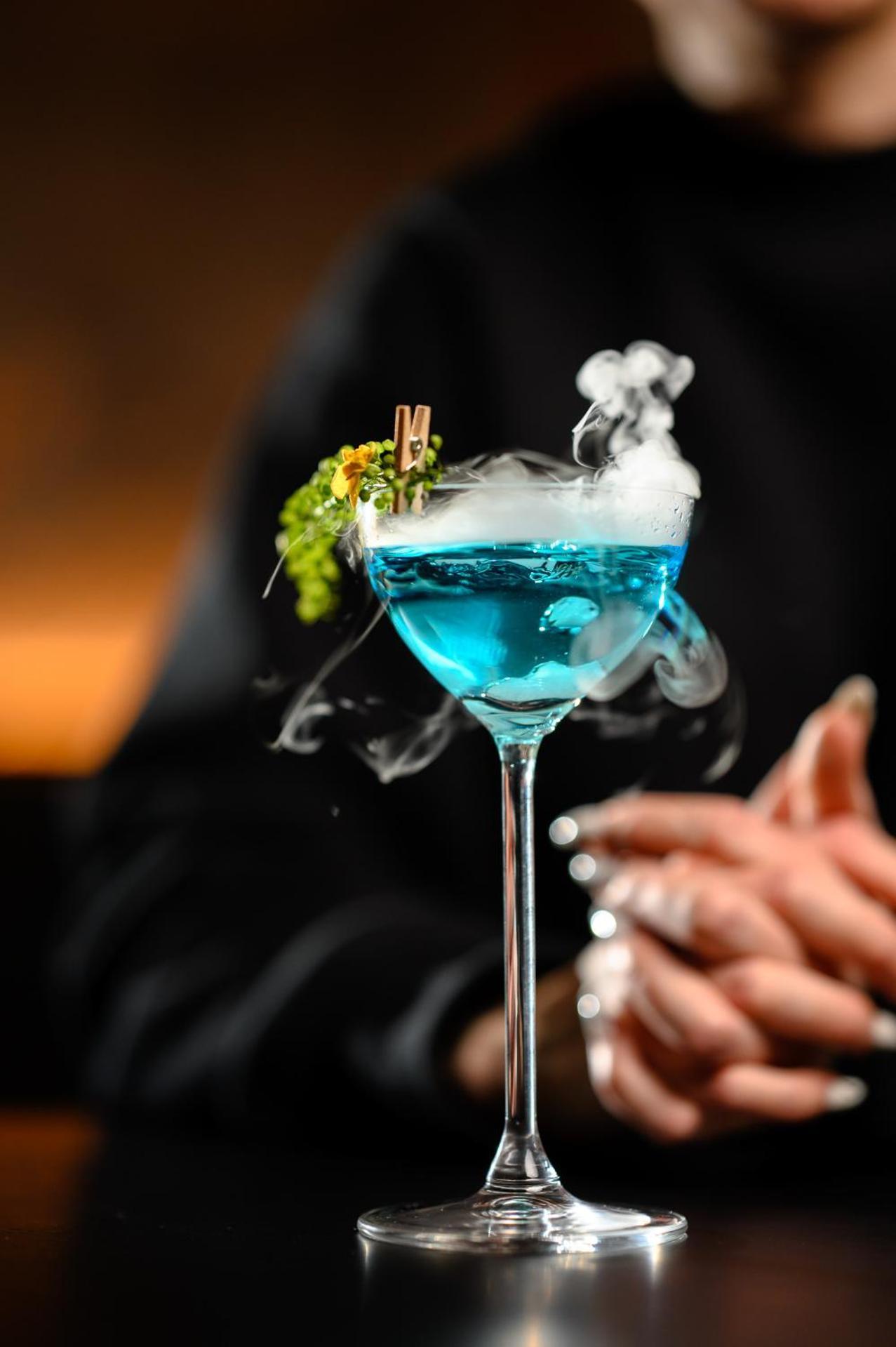 ホテル プルマン リガ オールド タウン エクステリア 写真 A blue cosmopolitan