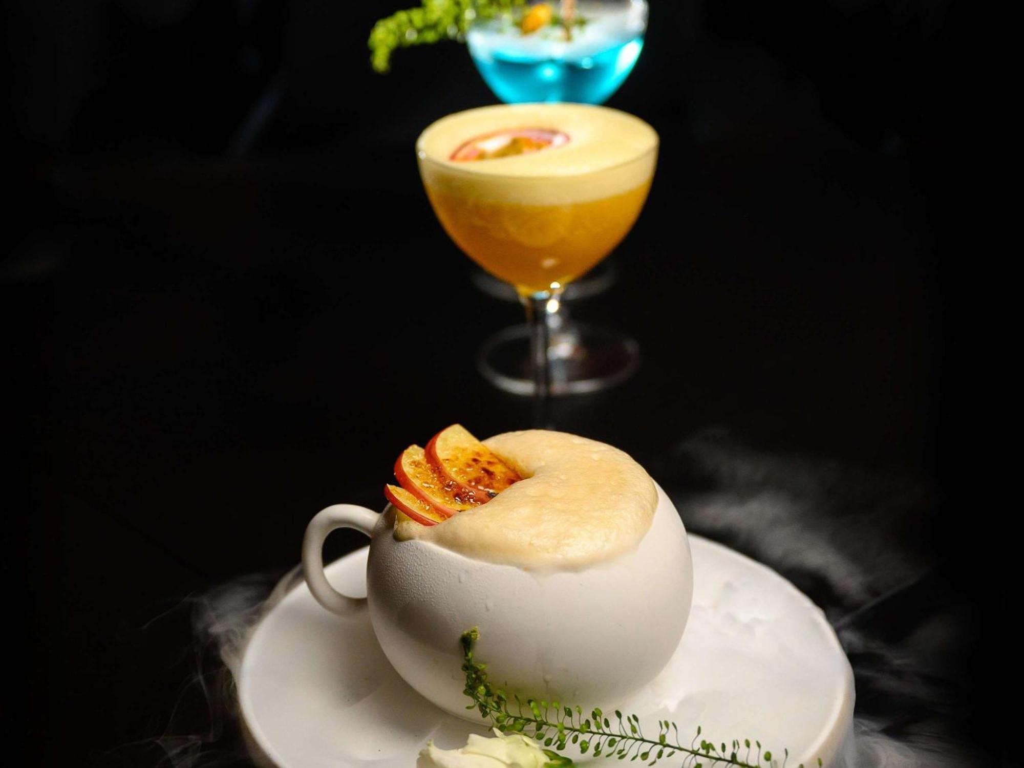 ホテル プルマン リガ オールド タウン エクステリア 写真 A cocktail prepared with liquid nitrogen