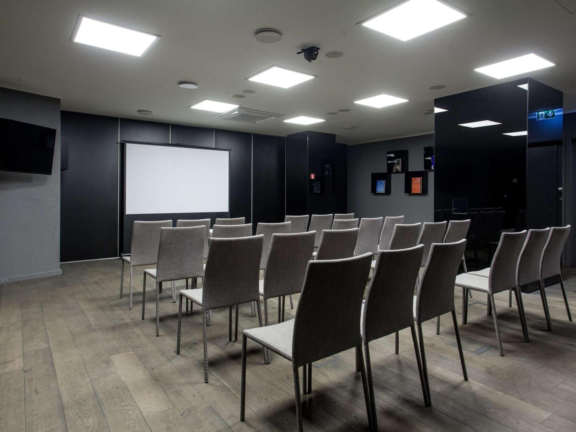 ホテル プルマン リガ オールド タウン エクステリア 写真 The Media Centre
