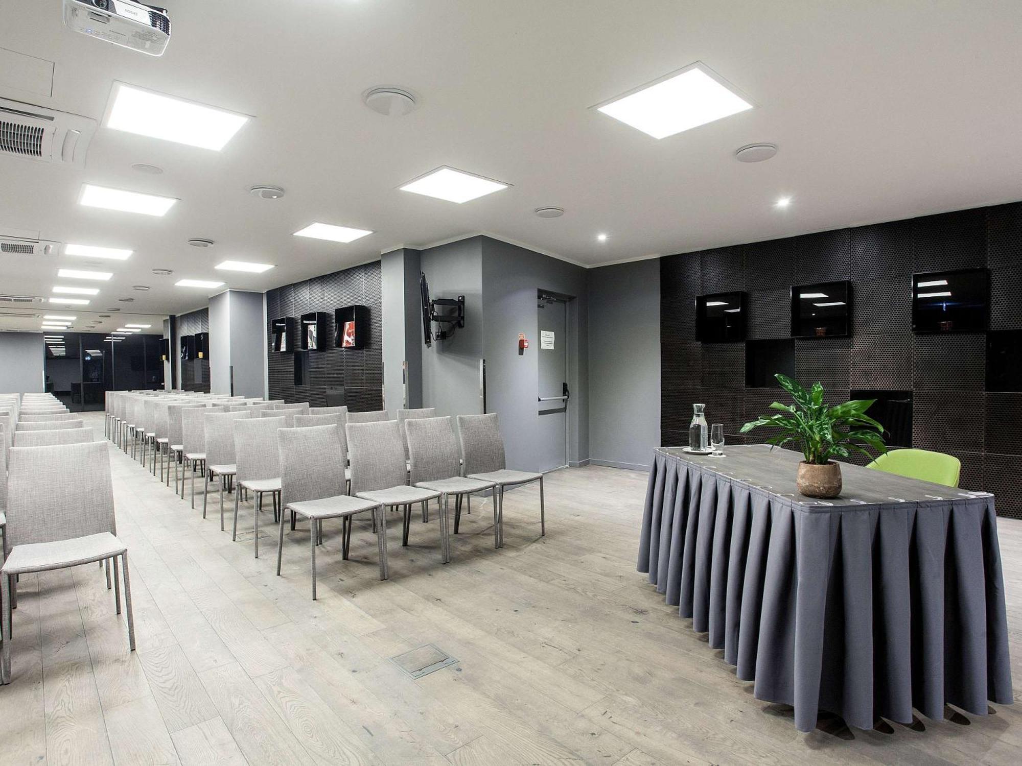 ホテル プルマン リガ オールド タウン エクステリア 写真 The press conference room